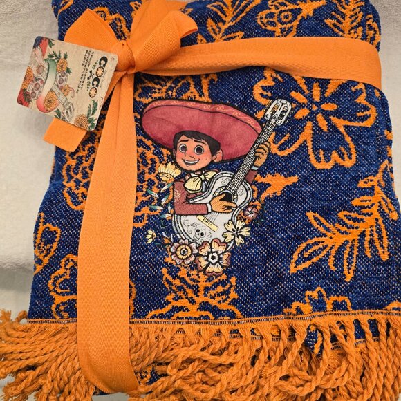 Disney Coco Throw Blanket - Picture 4 of 5